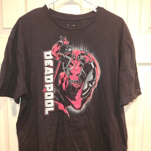 Pre-owned men's XXL black and red Deadpool short sleeve tee shirt - Picture 1 of 3